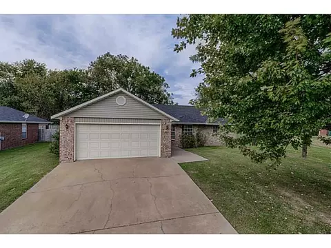 525 Evergreen Cir, Lowell, AR 72745 photo 1