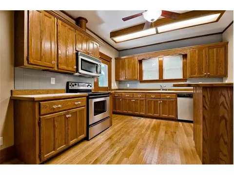 110 E Crawford Ave, Gentry, AR 72734 photo 6