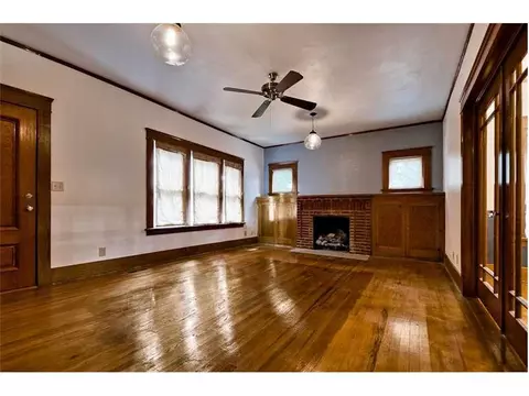 110 E Crawford Ave, Gentry, AR 72734 photo 3