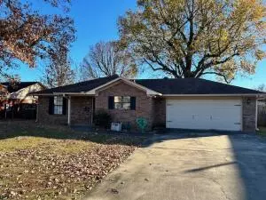 1528 E 14th St, Russellville, AR 72802