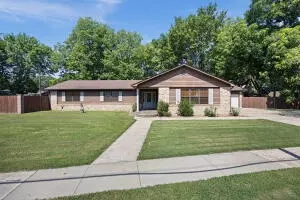 410 S Commerce Ave, Russellville, AR 72801