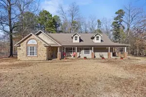 327 Victoria Ln, London, AR 72847