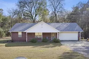 97 Hollow Ln, Russellville, AR 72802