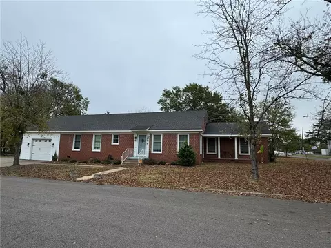 114 W 8th St, Russellville, AR 72801