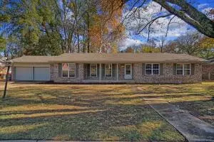 221 S Arlington Ave, Russellville, AR 72801