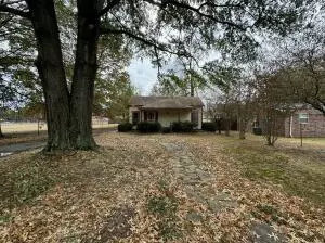 818 E St, Russellville, AR 72801
