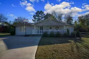 206 E Fir St, Russellville, AR 72802