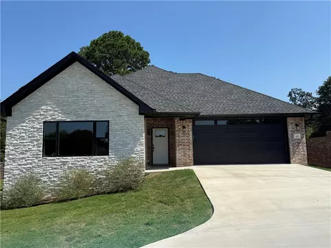 145 Harbor Cir, Russellville, AR 72802