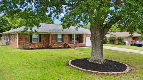 310 Tanglewood Dr, Russellville, AR 72801