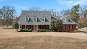 285 Crossgate Dr, Russellville, AR 72802