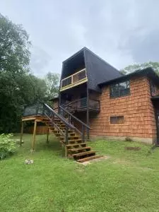 911 Chateau Dr, Dover, AR 72837