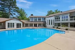 617 Hilltop Dr, Russellville, AR 72802