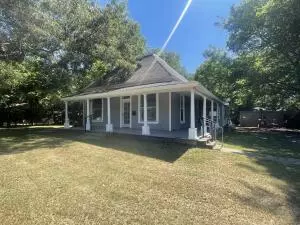 1004 N College Ave, Clarksville, AR 72830