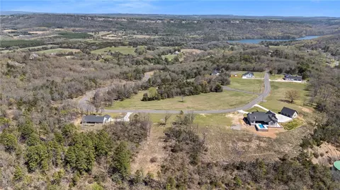 550 Apple Ln, Russellville, AR 72802