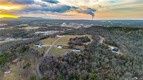 530 Apple Ln, Russellville, AR 72802