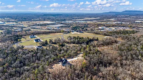 392 Apple Ln, Russellville, AR 72802