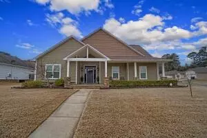 806 Lindsey Ln, Russellville, AR 72801