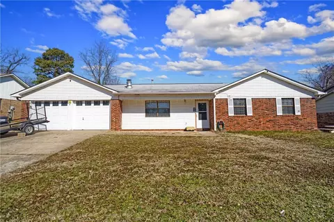 2006 University Dr, Russellville, AR 72801