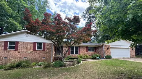 904 Ridgewood Dr, Russellville, AR 72801