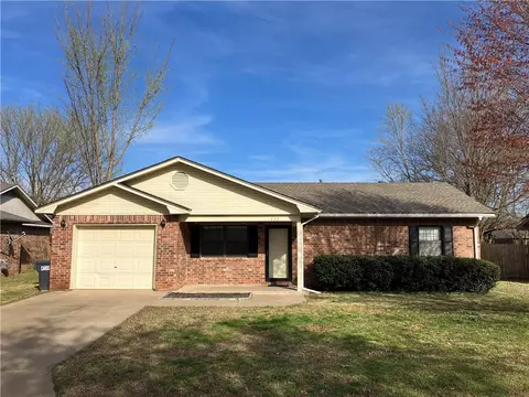 1422 N Oswego Ave, Russellville, AR 72802