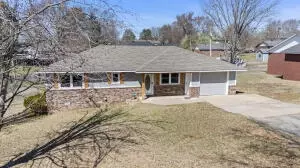 230 Ridgeway Dr, Dover, AR 72837
