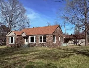 225 S Fairbanks Ave, Russellville, AR 72801