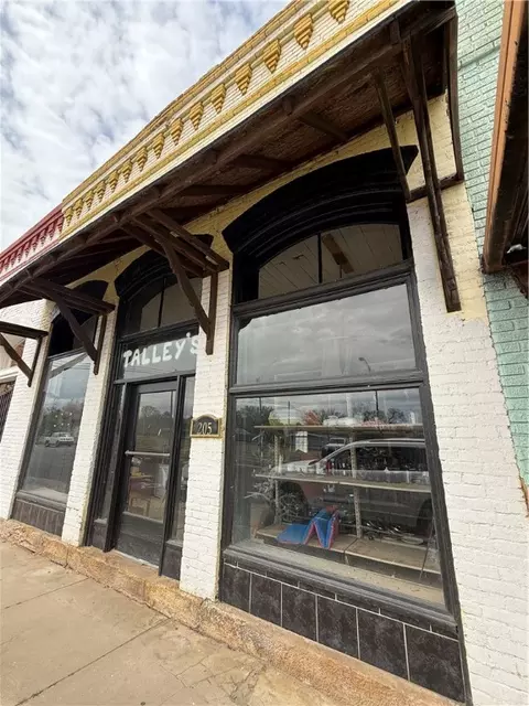 209 E Main St, Atkins, AR 72823 photo 8