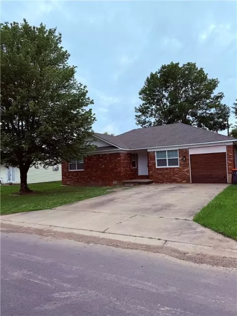 1404 S Frankfort Ave, Russellville, AR 72801