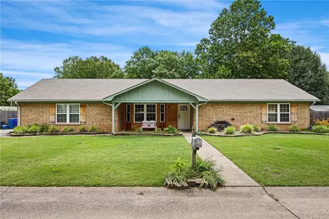 19 Fair Oaks Dr, Conway, AR 72034