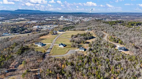 38 Hadley Ln, Russellville, AR 72802