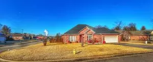 3925 Hemlock Ln, Russellville, AR 72802