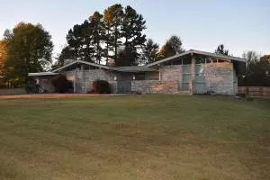 1603 Cherokee, Harrison, AR 72601 photo 3