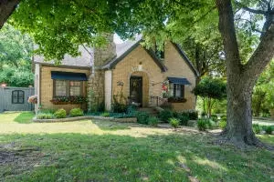 525 N Maple, Harrison, AR 72601 photo 1