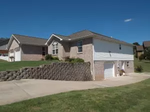 1909 Fairview Dr, Harrison, AR 72601 photo 1