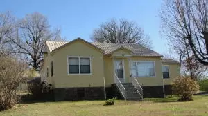 621 S Ash St, Harrison, AR 72601 photo 2