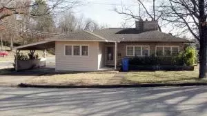 105 S Hickory, Harrison, AR 72601 photo 1