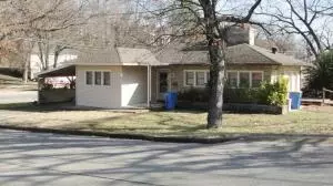 105 S Hickory, Harrison, AR 72601 photo 2