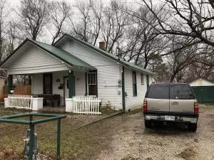 417 N 2nd St, Harrison, AR 72601 photo 2