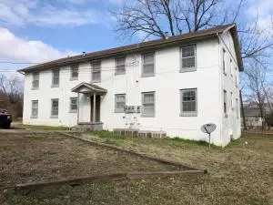 302 W Newman, Harrison, AR 72601 photo 1