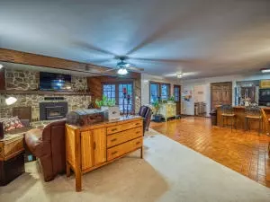 8409 E Old Ritchie Rd, Lead Hill, AR 72644 photo 5