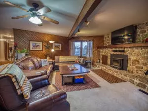 8409 E Old Ritchie Rd, Lead Hill, AR 72644 photo 4