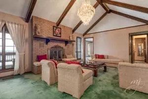 106 W Watts St, Harrison, AR 72601 photo 3