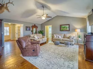 223 Hogan Dr, Harrison, AR 72601 photo 3