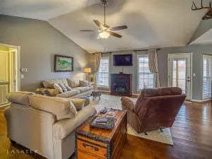 223 Hogan Dr, Harrison, AR 72601 photo 2
