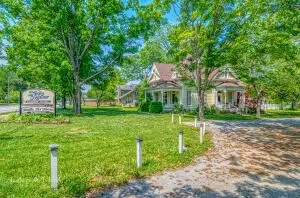 611 S Pine St, Harrison, AR 72601 photo 3