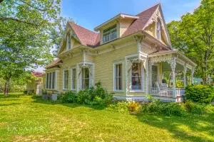611 S Pine St, Harrison, AR 72601 photo 1