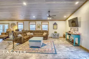 5653 E Persimmon Pl, Lead Hill, AR 72644 photo 9