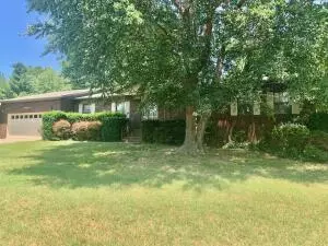 1611 Crestwood Dr, Harrison, AR 72601