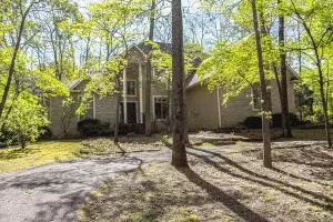 2810 Inwood Dr, Harrison, AR 72601