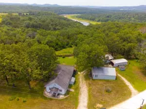 1835 W Lowery Dr, Lead Hill, AR 72644